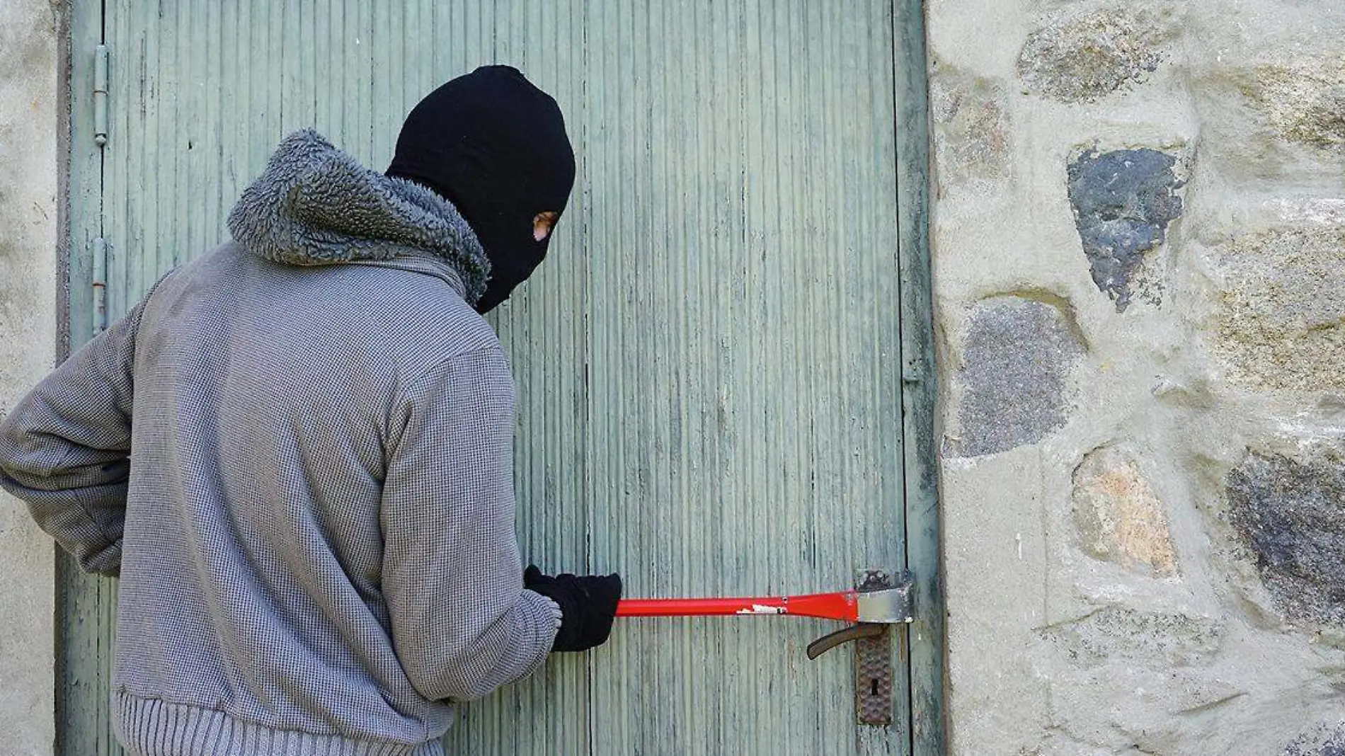 Delincuentes madrugadores ingresaron a un taller mecánico y se llevaron diversa mercancía